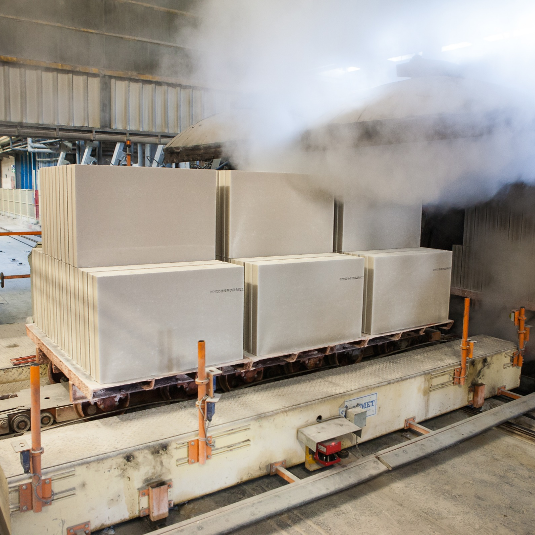 Elementen uit autoclaaf, stoomoven in fabriek Calduran.