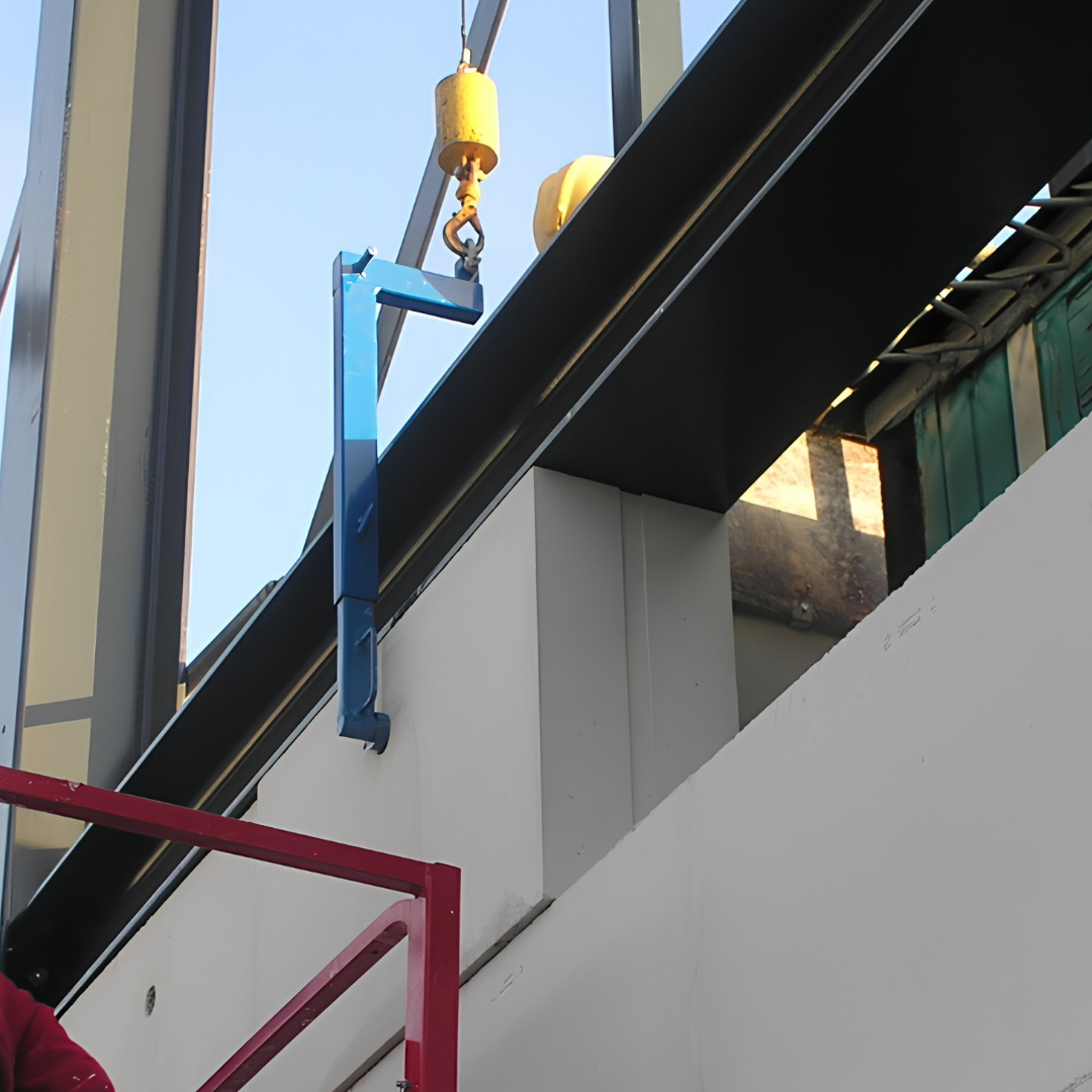Gebruik van CP-beugel, zodat kalkzandsteen element onder stalen ligger geplaatst kan worden.