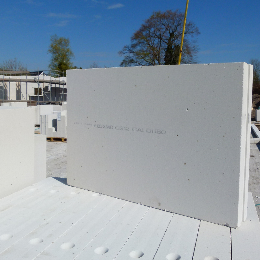 Circulair kalkzandsteen element op de bouwplaats.